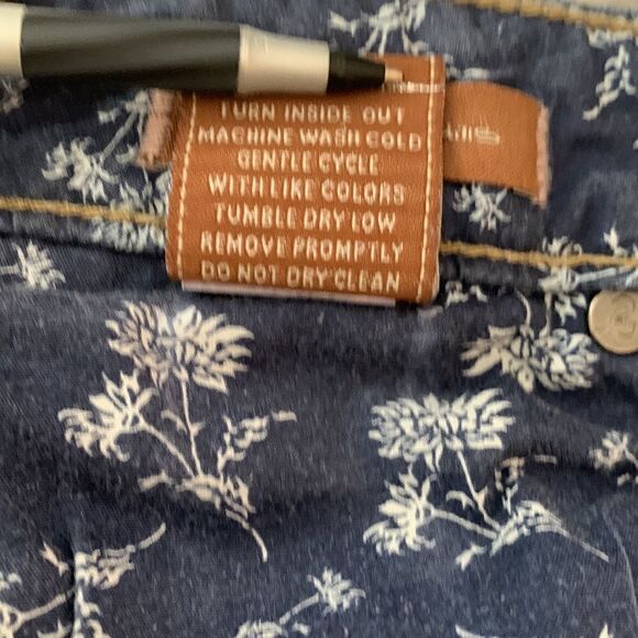 Paige Hollywood Hills Boot Cut Low Rise Jeans | Size 28 - Picture 9 of 10